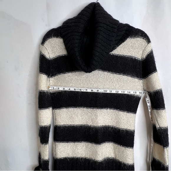 Olive des Olive Women’s Mock Neck Turtleneck Black and White Size Small/Medium - Picture 4 of 10